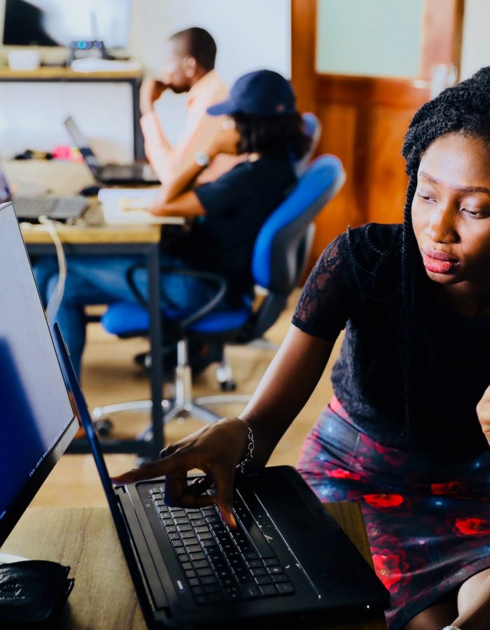 desola-lanre-ologun-IgUR1iX0mqM-unsplash